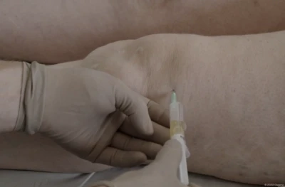 Knee joint injection