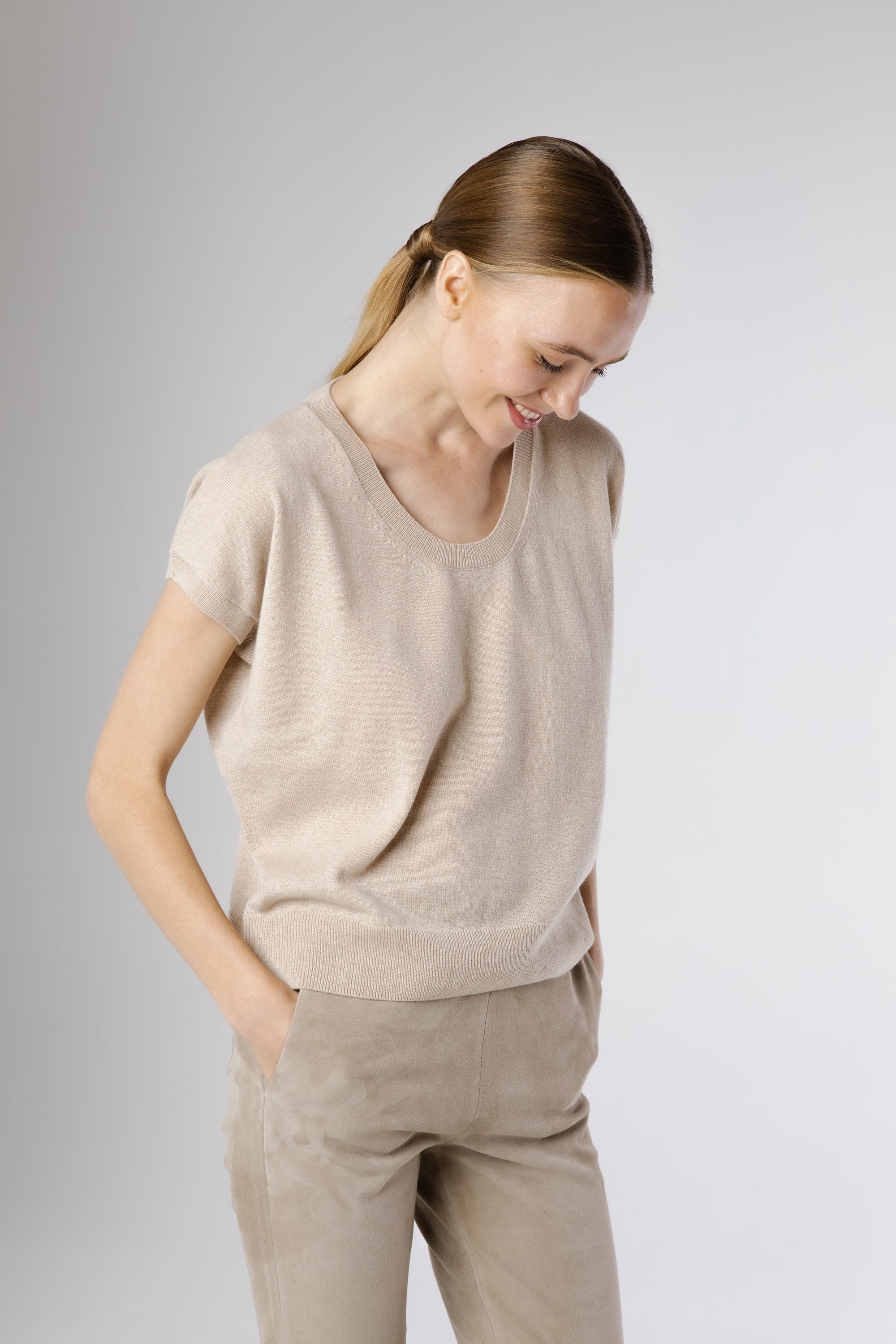 Side profile of the Hamlet Cashmere Pullover Silk revealing its soft structure and flattering relaxed fit.