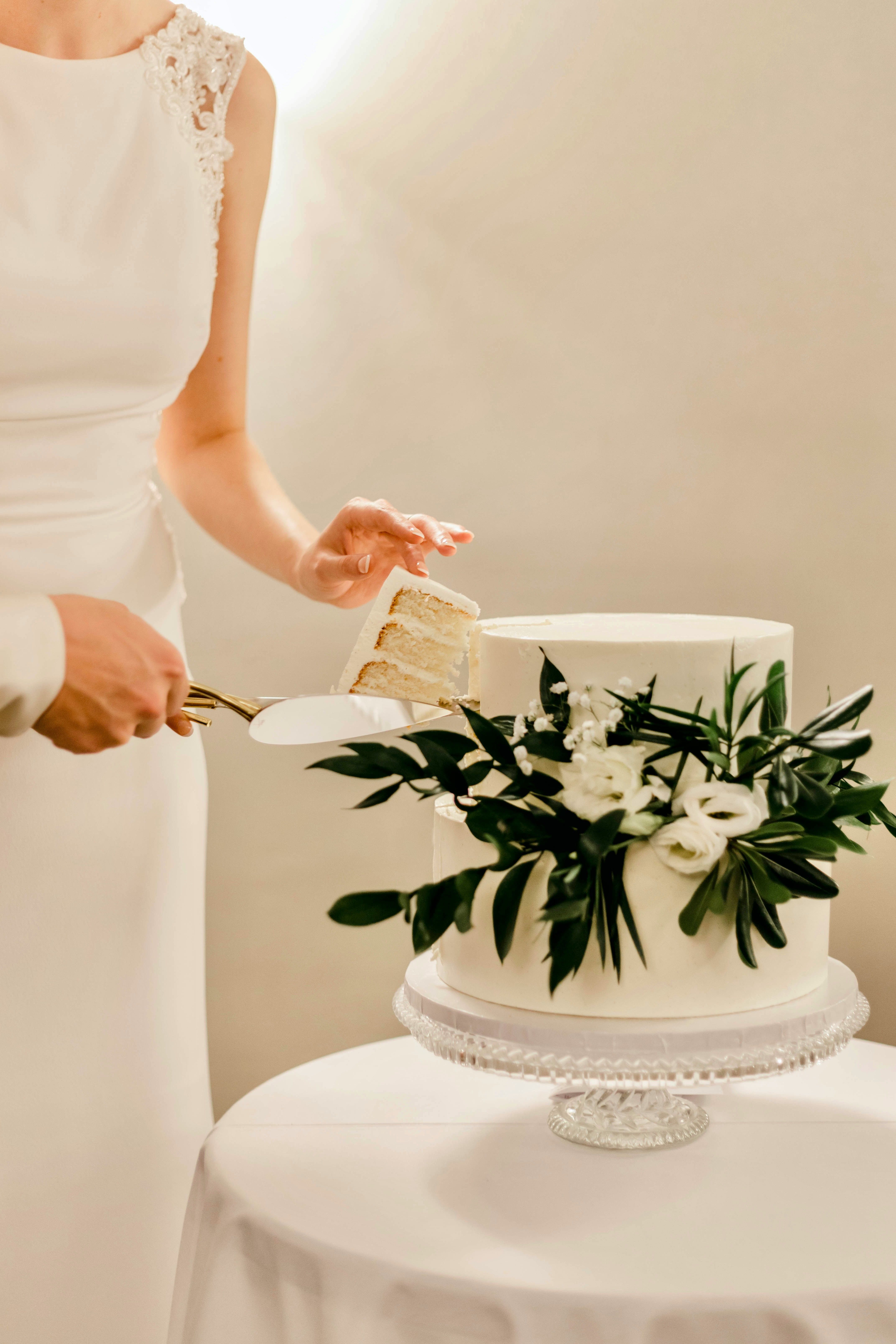 Bride cutting the floral wedding cake