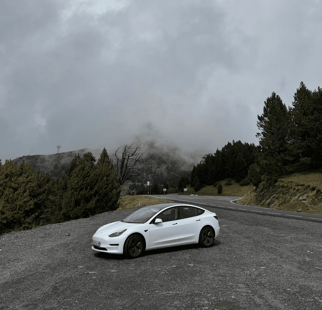 Dynamic picture of a cyclist riding downhill