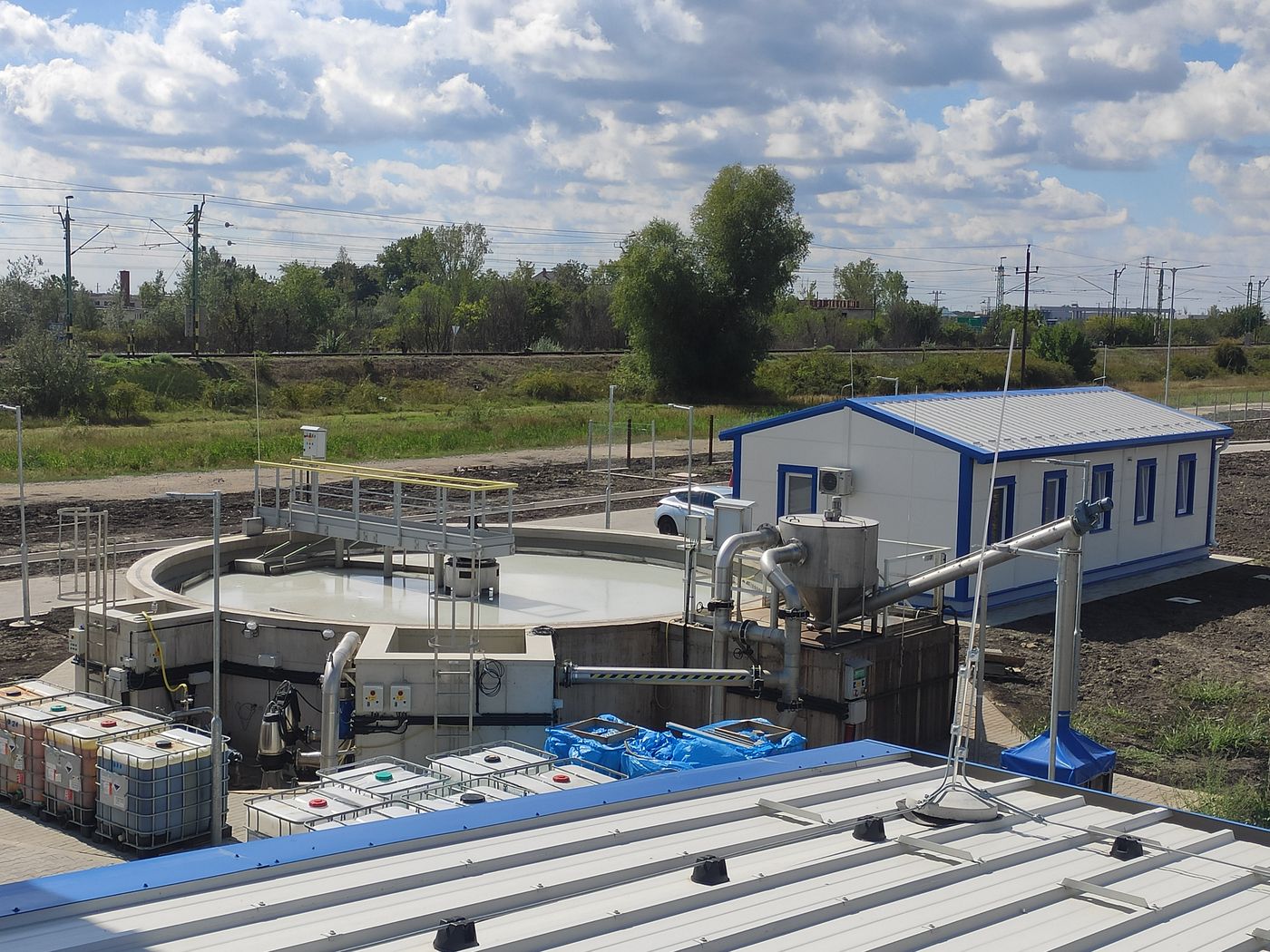Treatment basins and site buildings at the Agrosprint fruit and vegetable processing wastewater plant, Karcag, Hungary