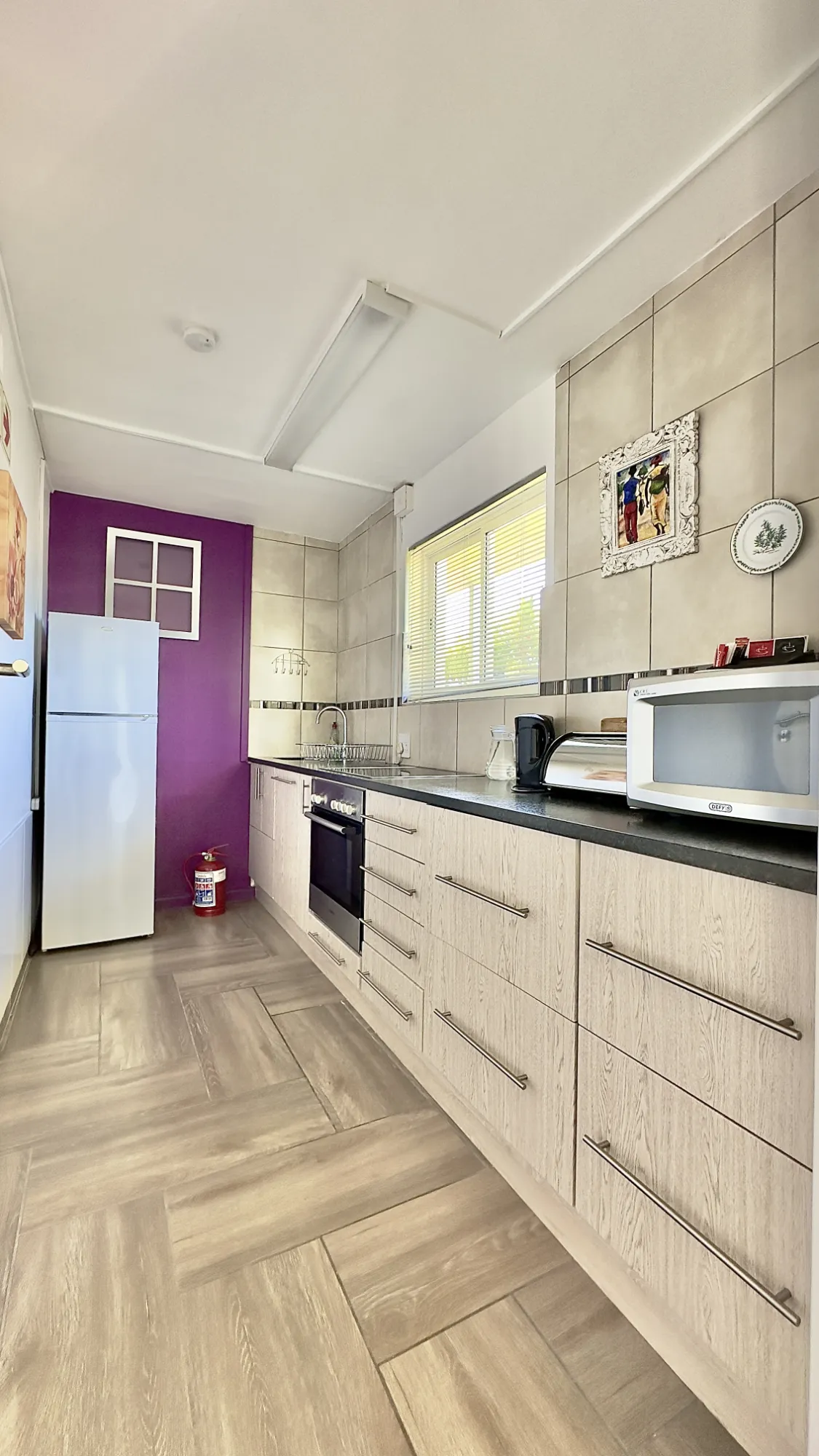 The kitchenette in our District 6 room.