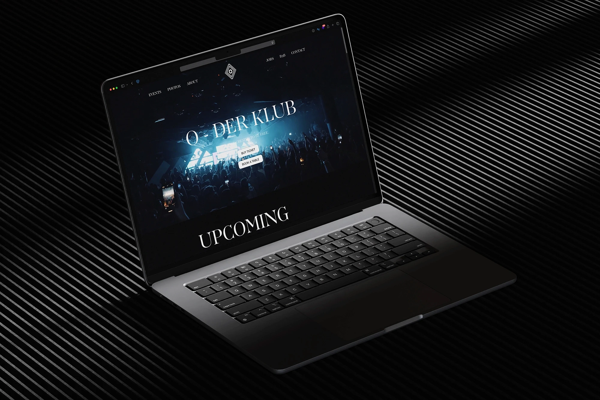 Macbook mit O-Klub-Website am Screen