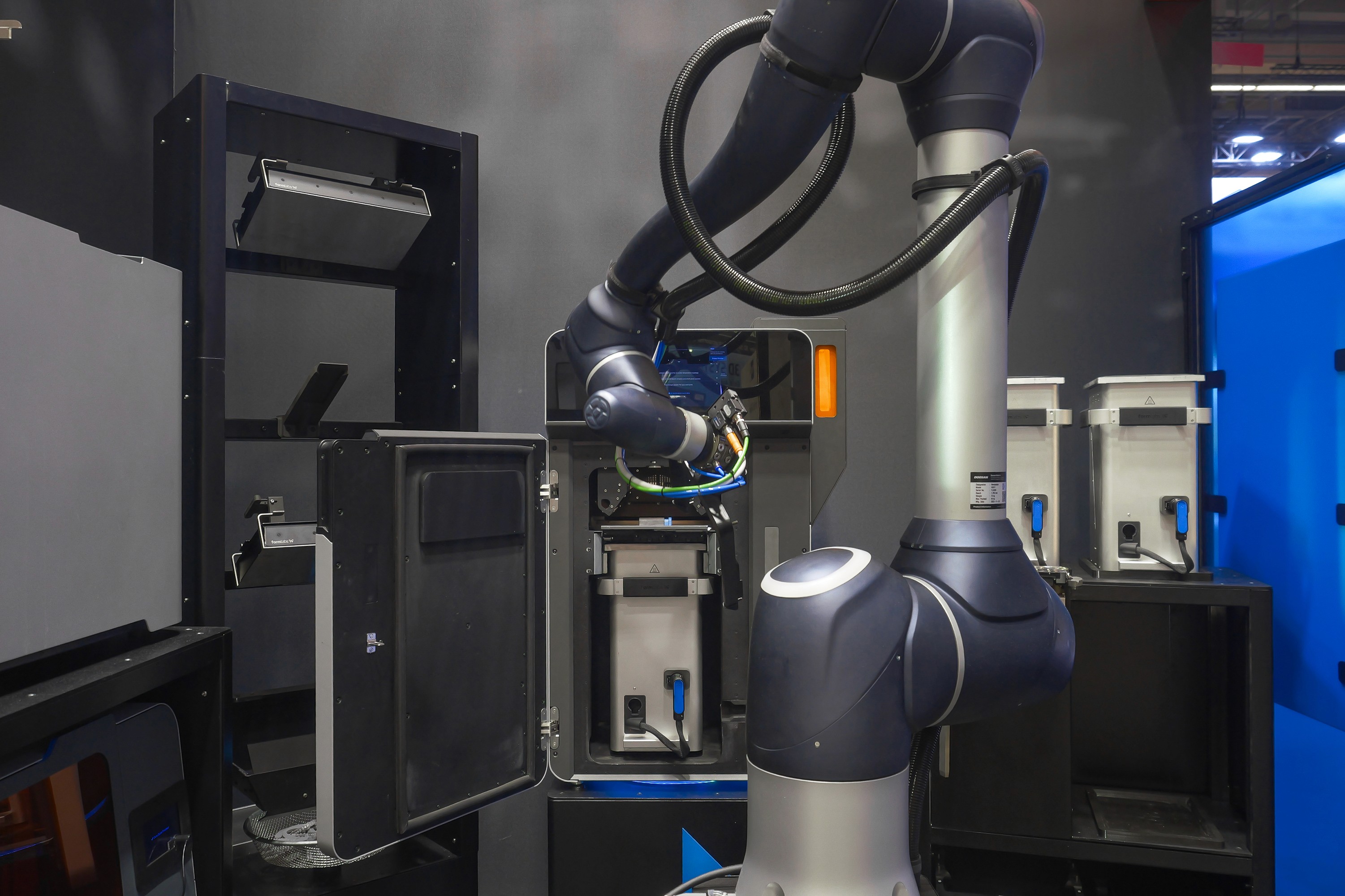 DHR at Formnext: a look at the SLS part inside the automation cell