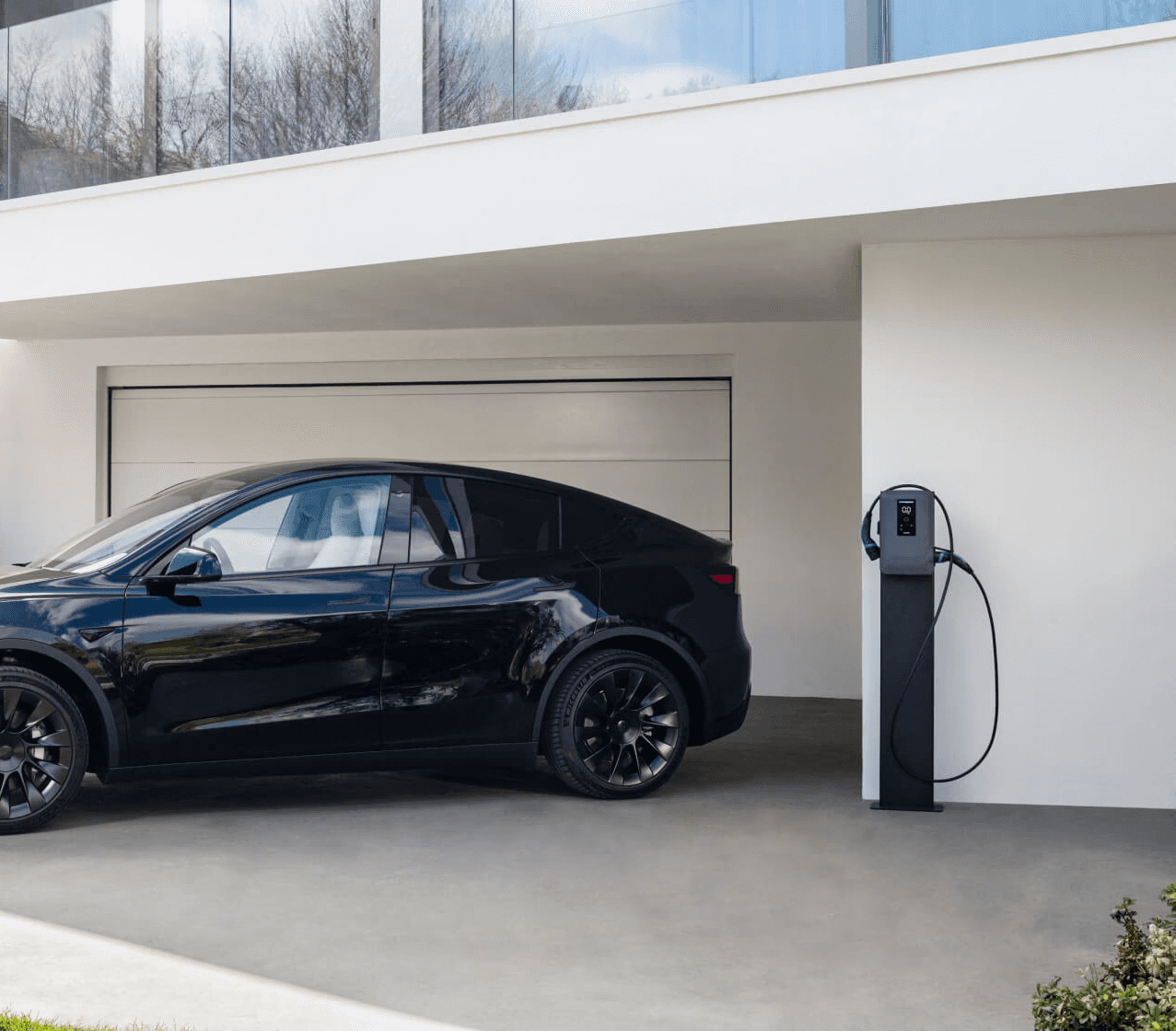 auto-elettrica-parcheggiata-vicino-a-dazebox