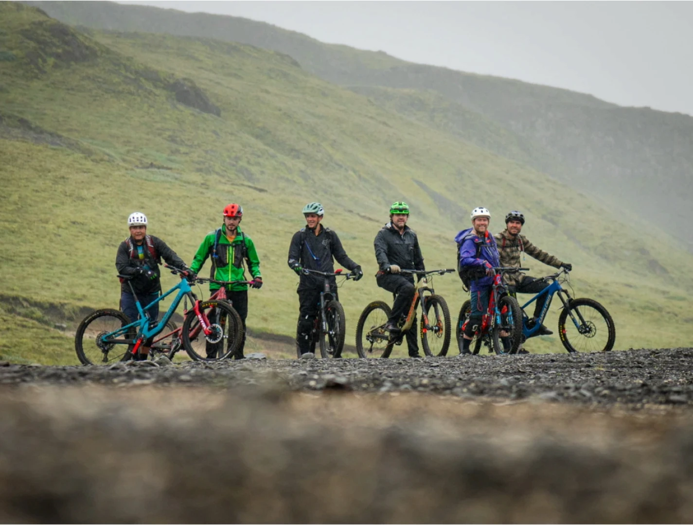 Six mountainbikers pose for a picture on a mountain bike tour in Iceland