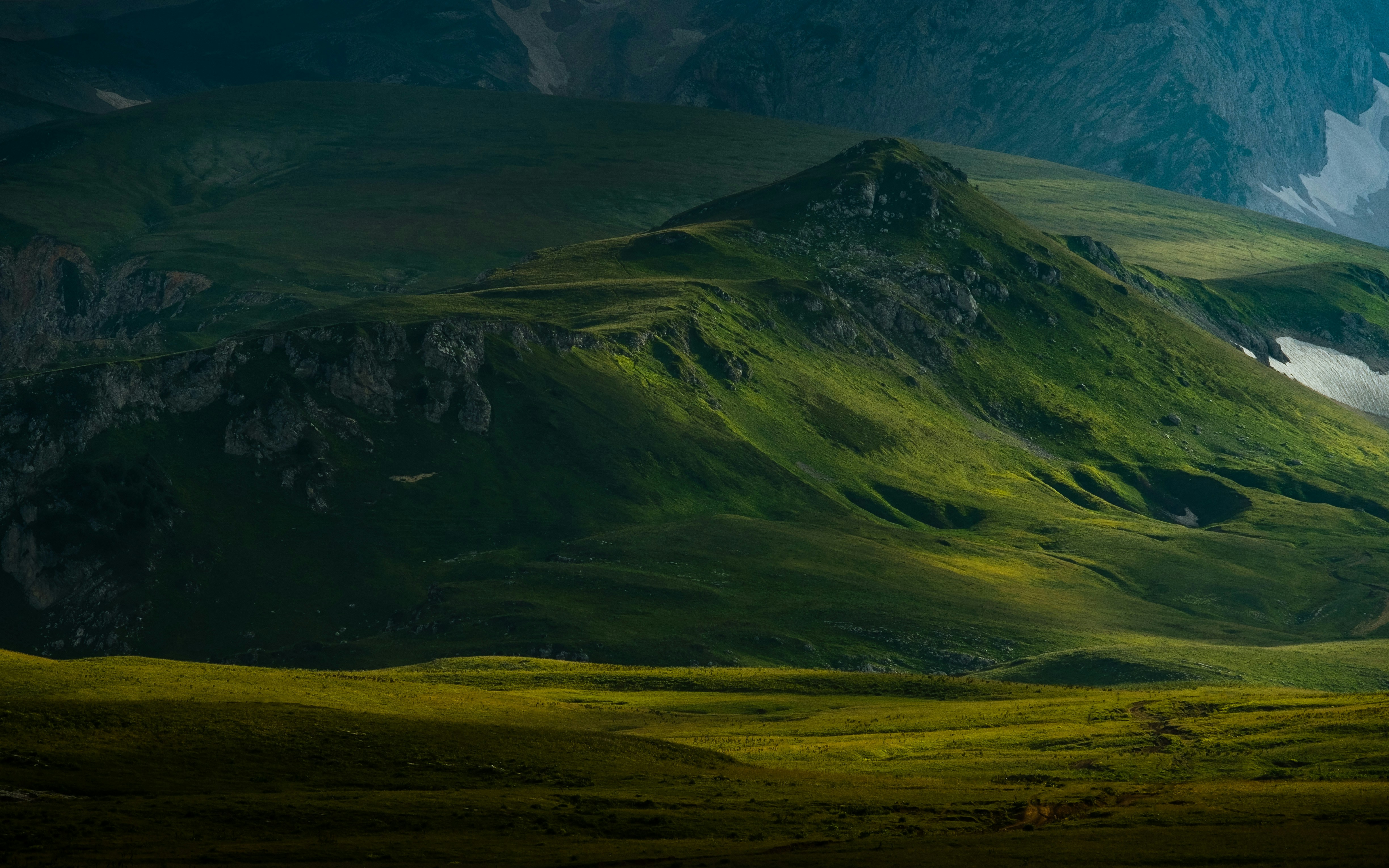 Photo: https://unsplash.com/@etienneboesiger