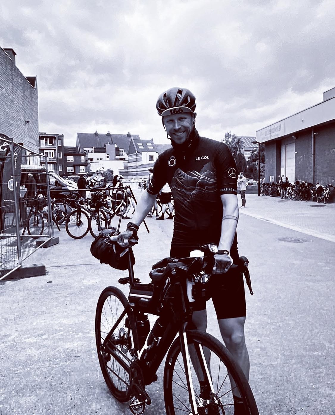 Concetrated triathlete grayscale