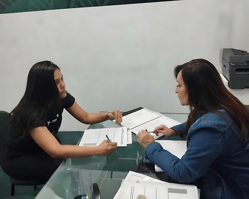 Preceptor acompanhando aluno