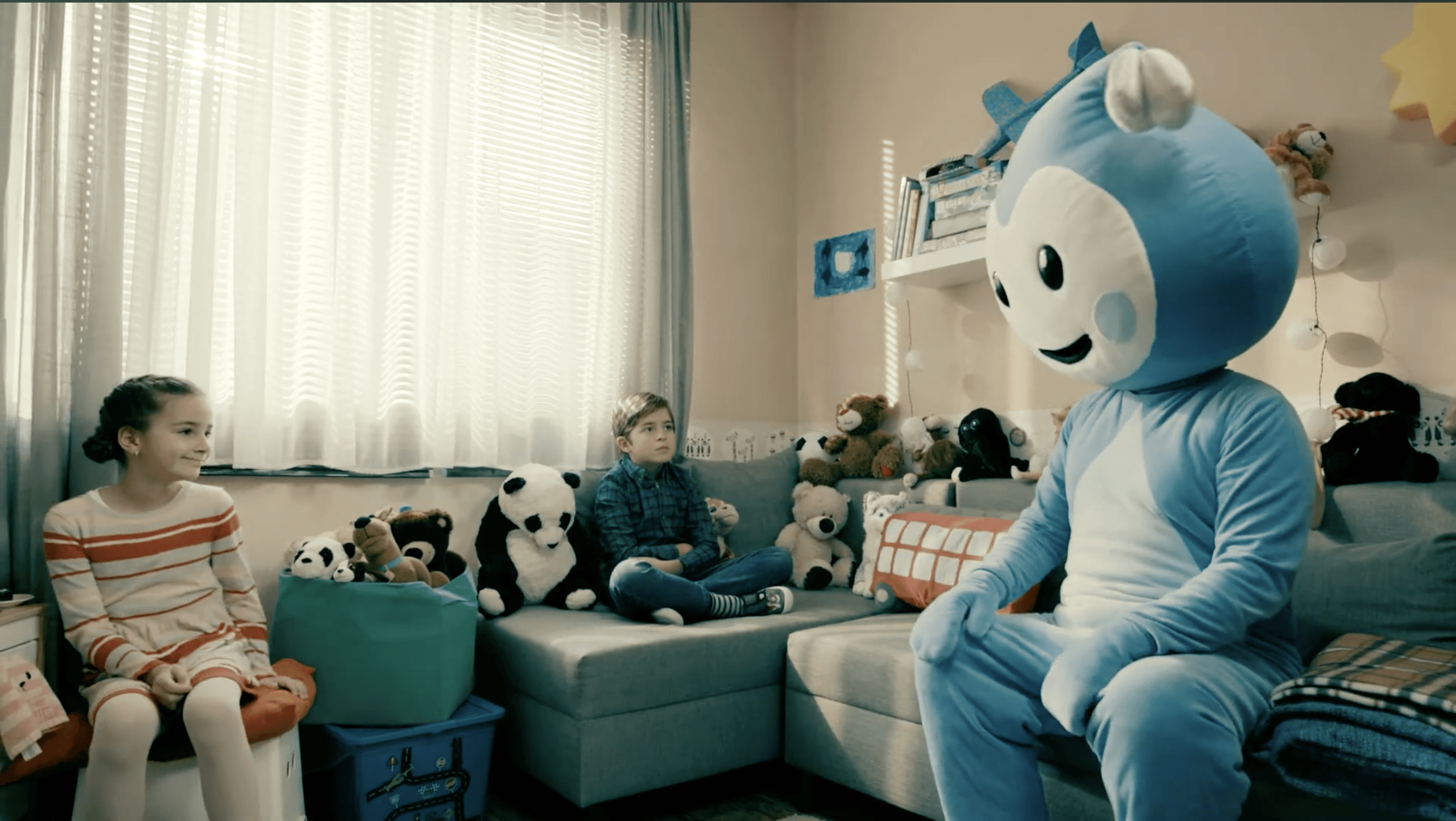 Cseppbarát kék kabalafigurája beszélget a gyerekekkel az evésről