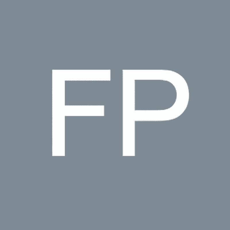 man wearing black shirt