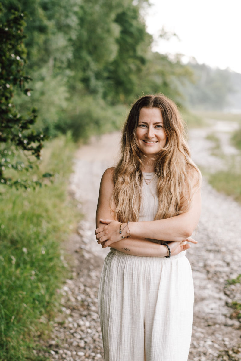 Antonia inmitten der Natur