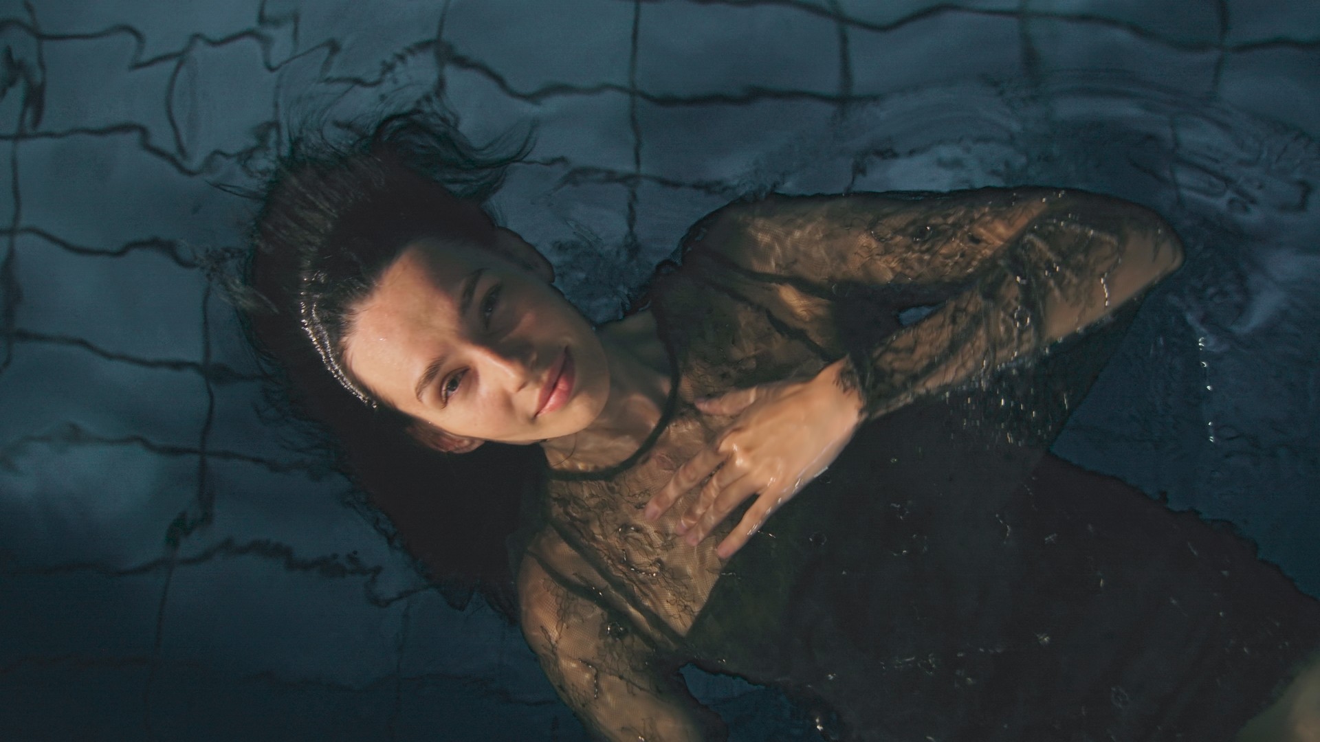 A beatiful woman is relaxing in the water