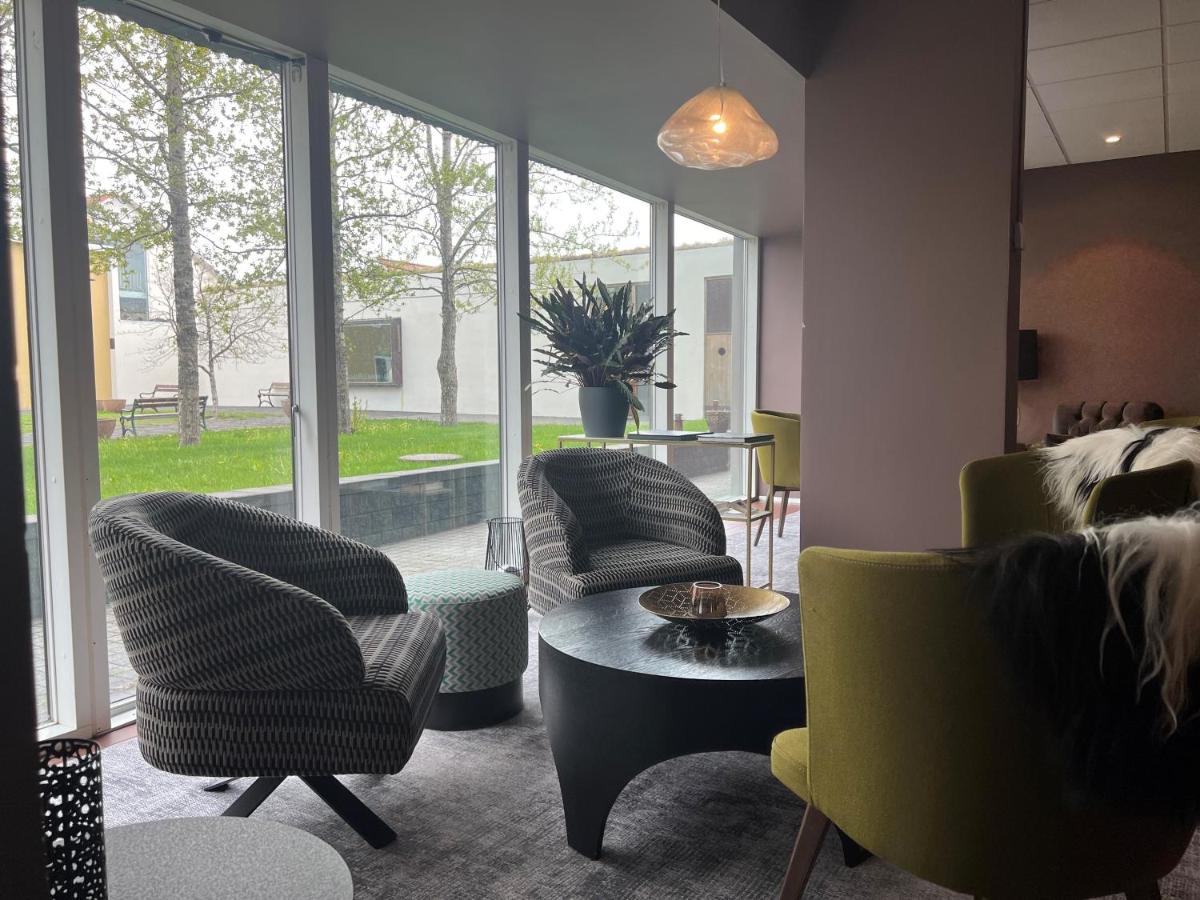 Cozy bar at Hotel Bifröst with stools and ambient lighting