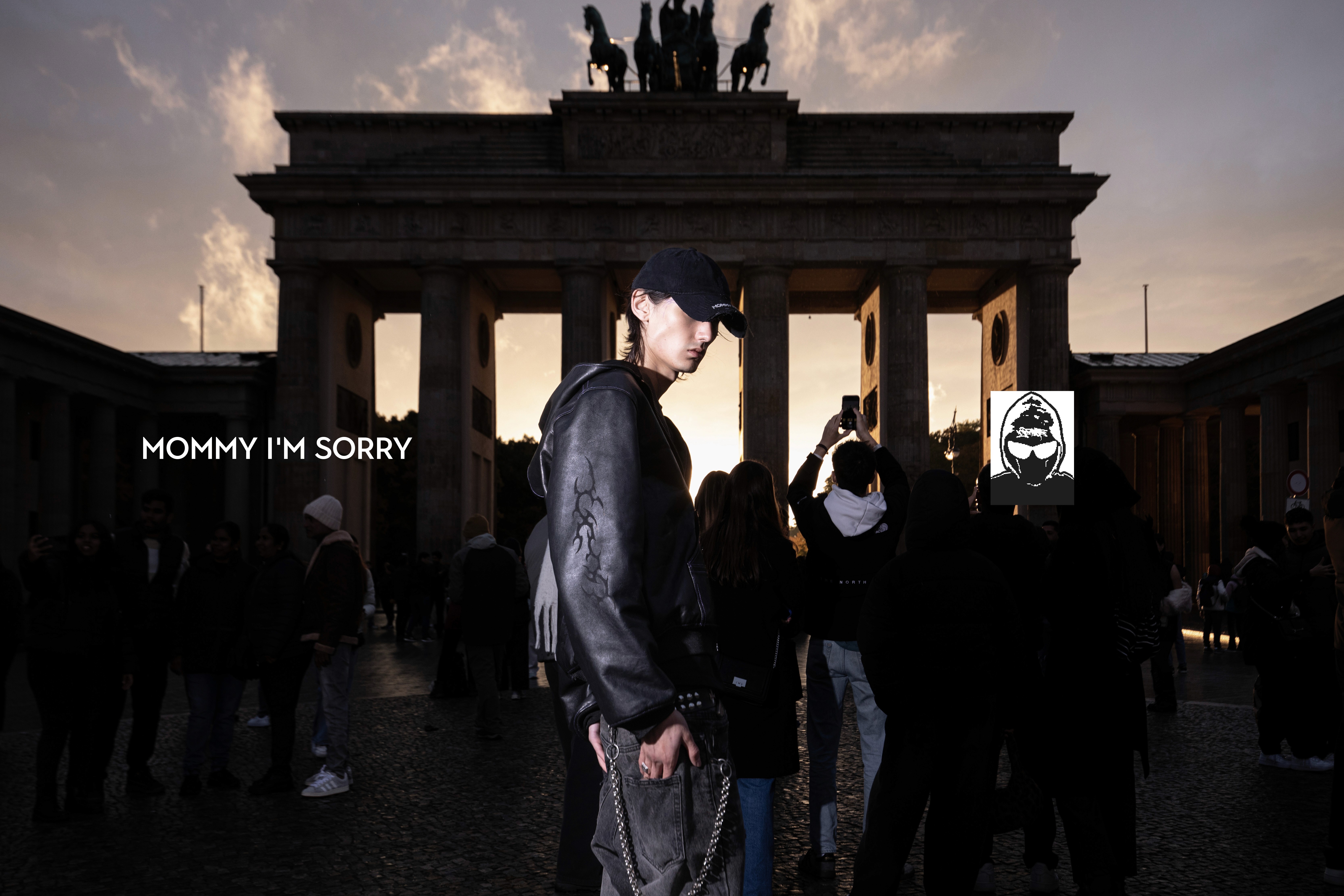 Campaign Picture Youthofparis x Mommy I'm Sorry. In front of the Berlin Brandenburger Tor