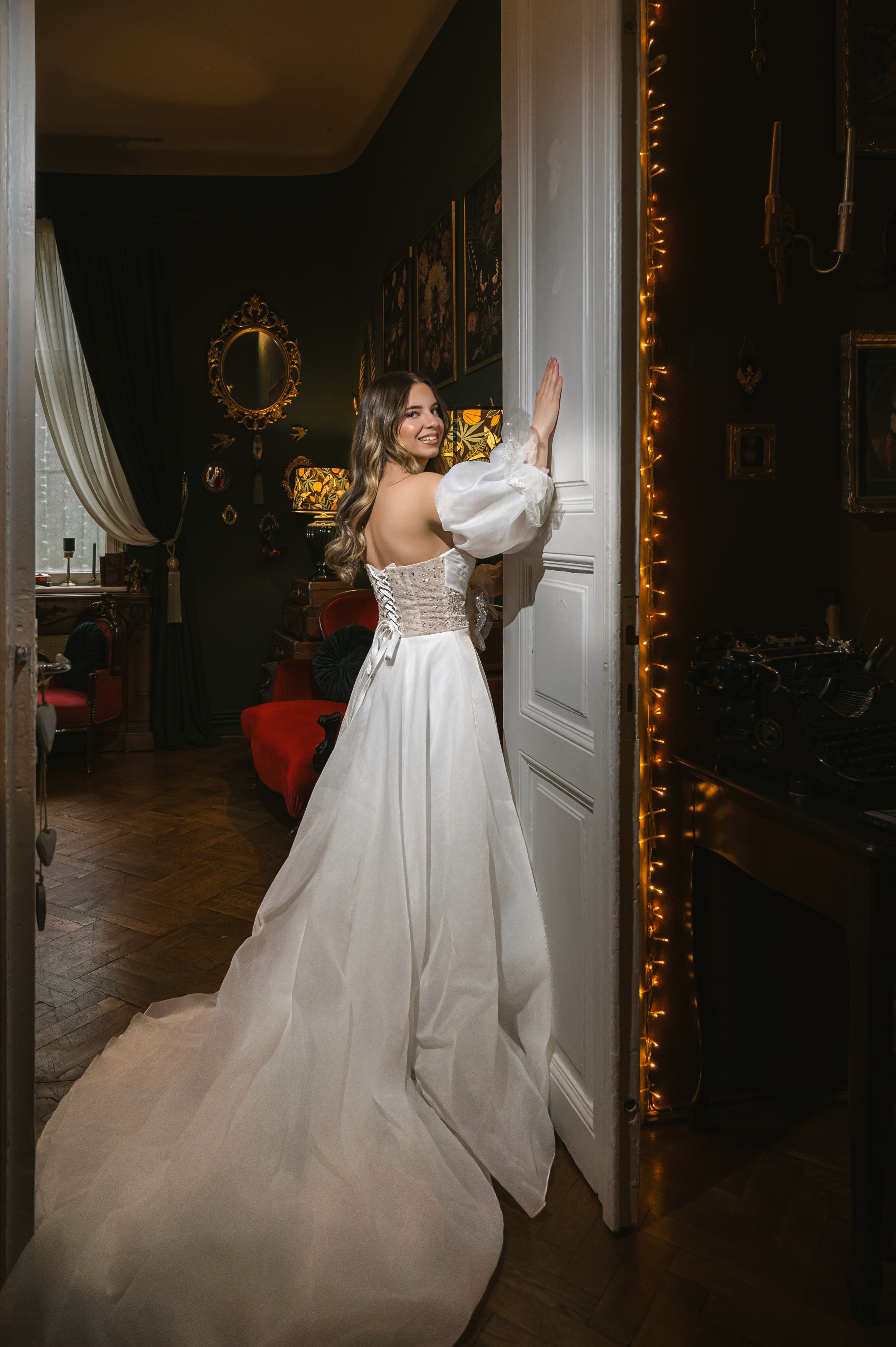 sedinta foto de mireasa intr-un decor vintaga, fotografie editoriala de nunta