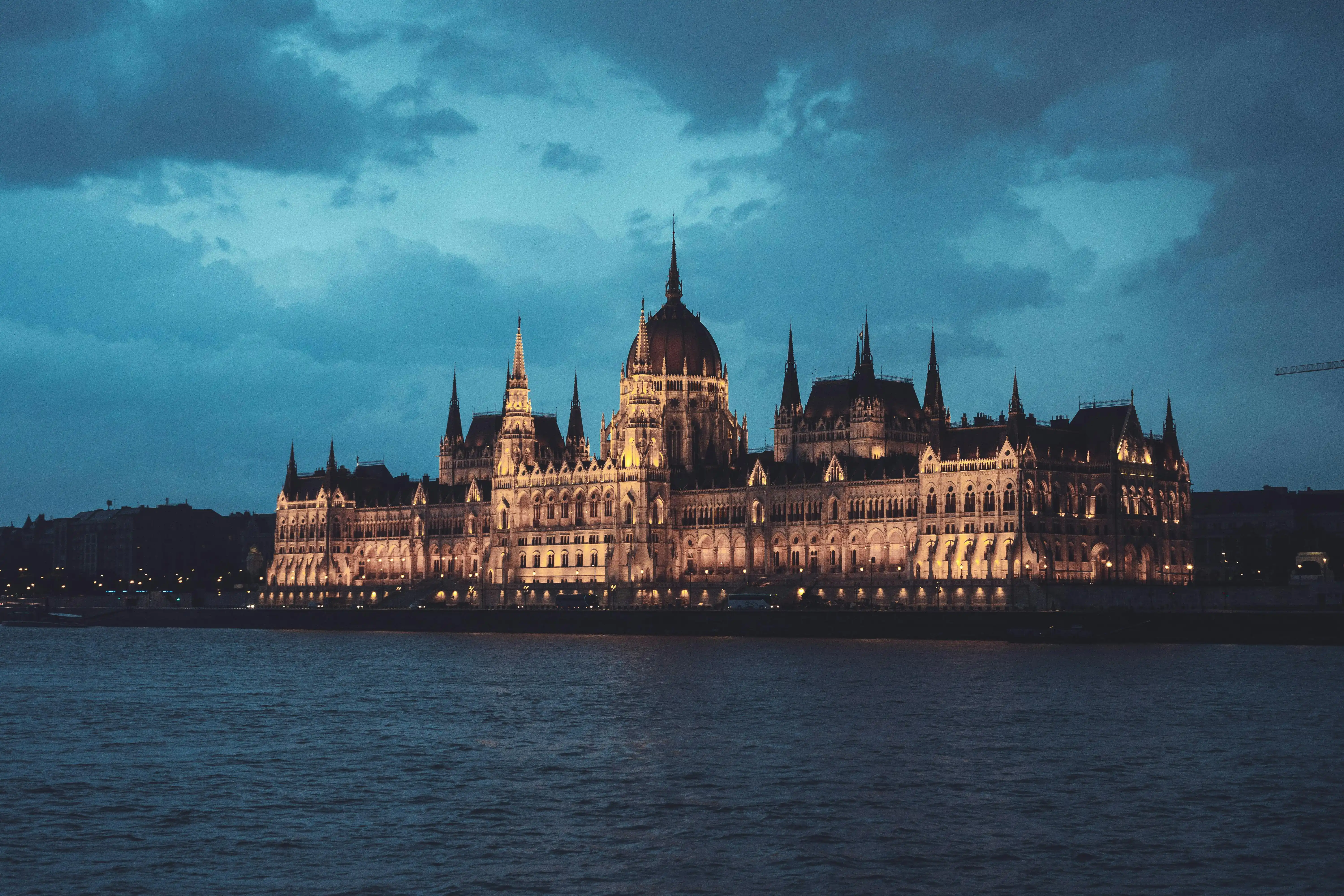 budapest hungary at night