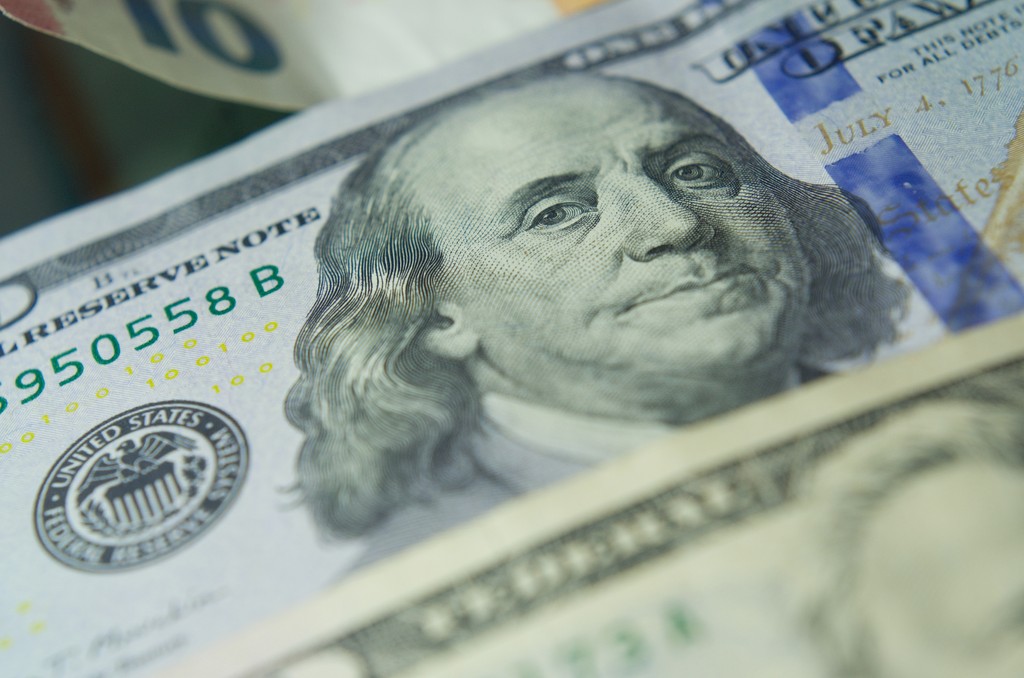 More stablecoins hit the 1B supply club (Vj Kombajn / Unsplash)