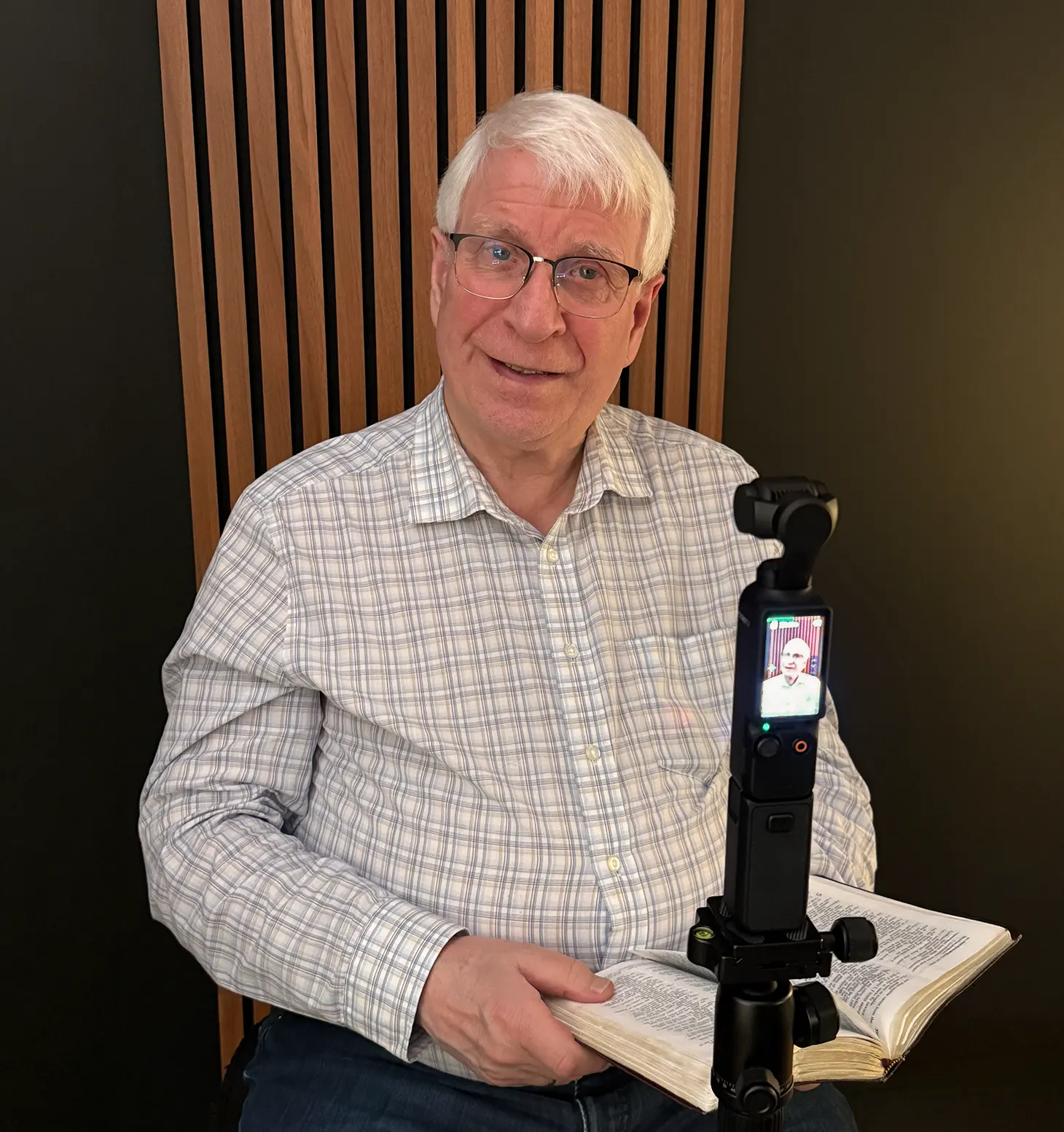 Picture of Svein-Magne Pedersen recording short video messages