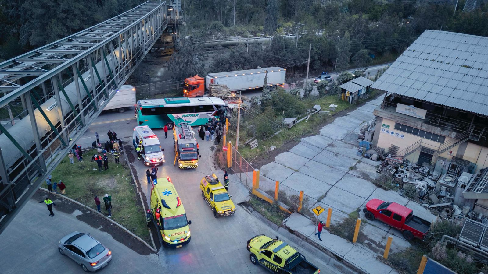 Bomberos atendieron accidente de tránsito en sector Cemento Chimborazo 