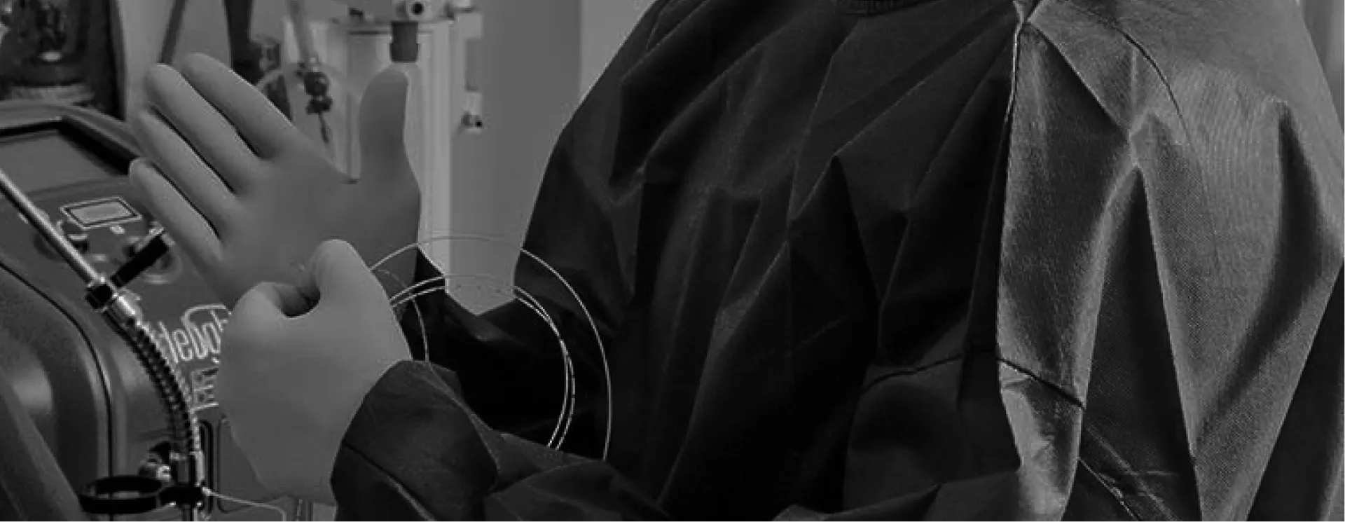 Cirurgião vascular demonstrando Endolaser