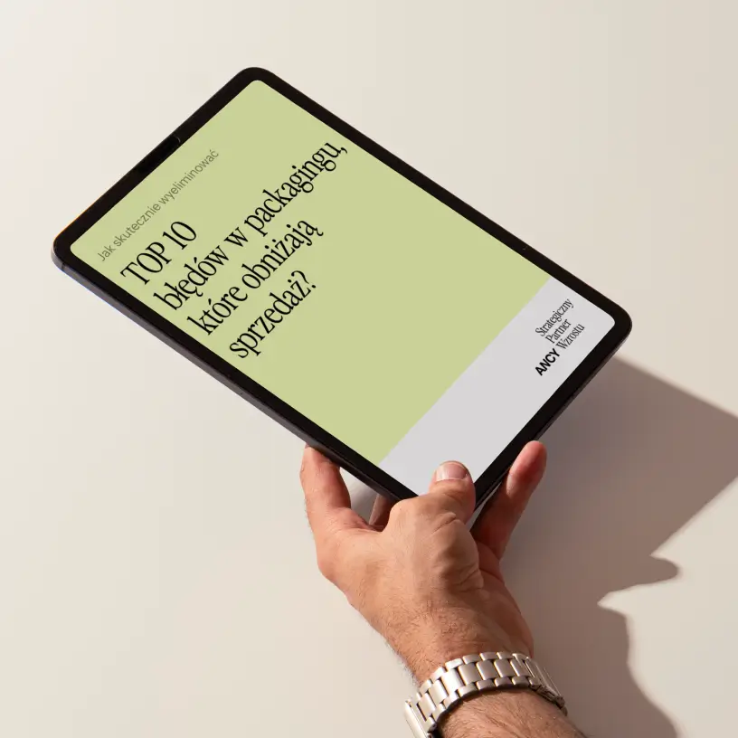 Tablet z publikacją o skutecznym eliminowaniu błędów w packagigu
