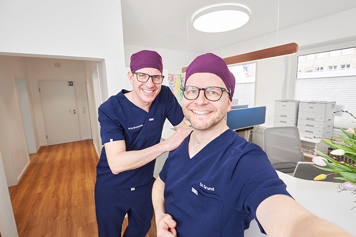 Ein Selfie der Fachärzte Dr. Brockamp und Dr. Grund