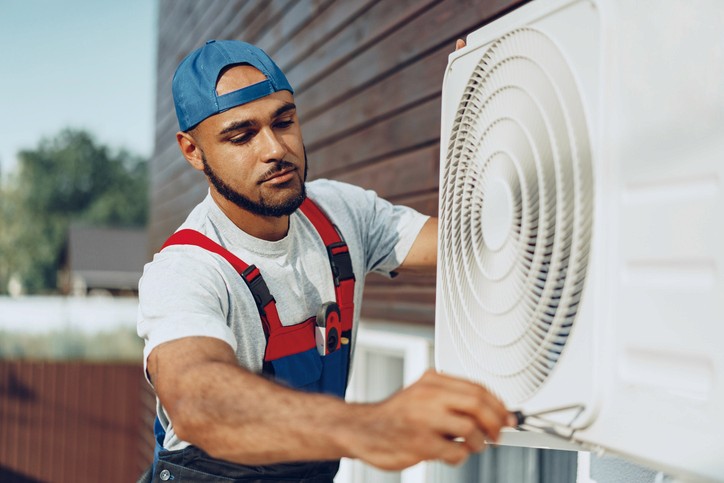 HVAC technician installing an air conditioning line set for emergency AC repair in Toronto