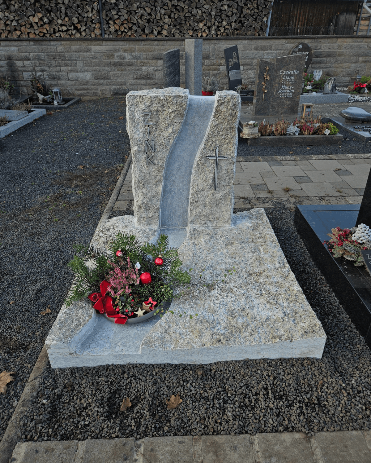 Grabsteine Weikert und Maier