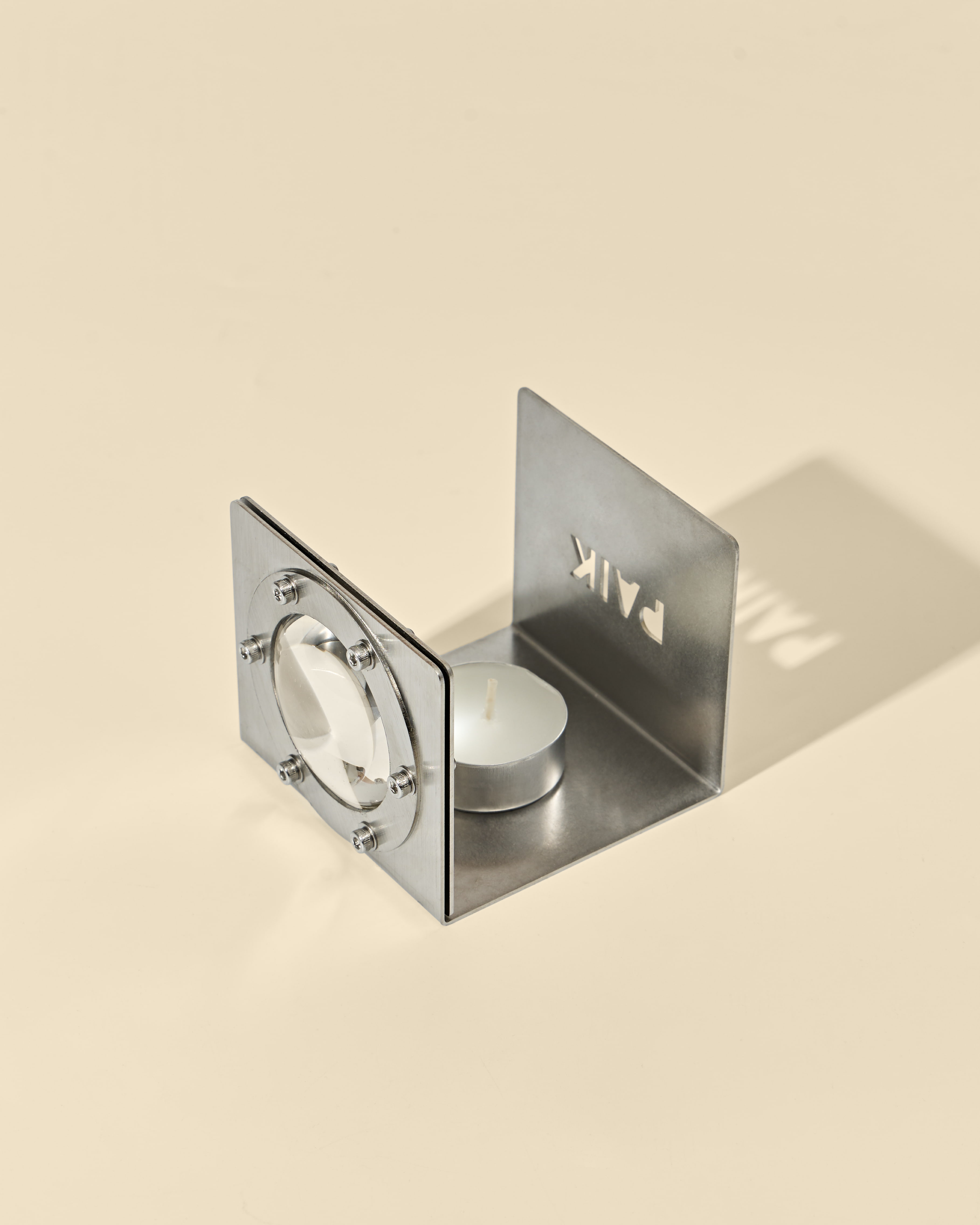 다각도에서 바라본 ‘비례의 틈’ 금속 조형물 설치 뷰 04 – Studio Underscore 오브제 디자인