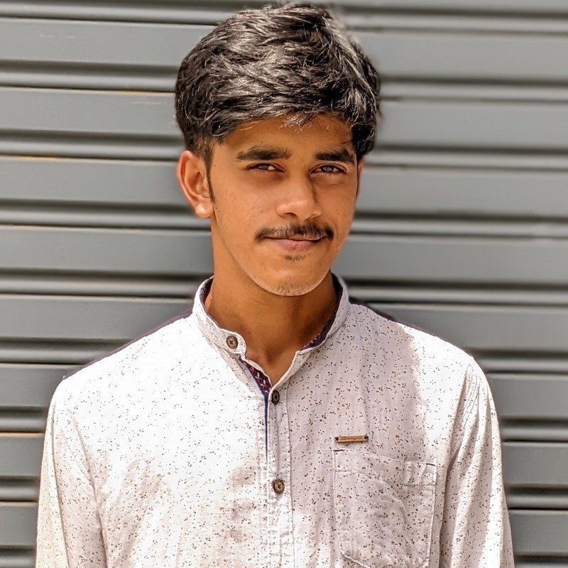 A Young woman in grey blueish background smiling