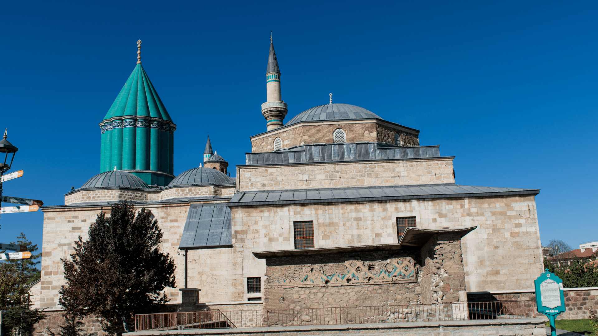 Mevlana Museum in Konya, Türkiye, historic Sufi landmark featuring Rumi’s iconic turquoise dome and traditional Seljuk architecture