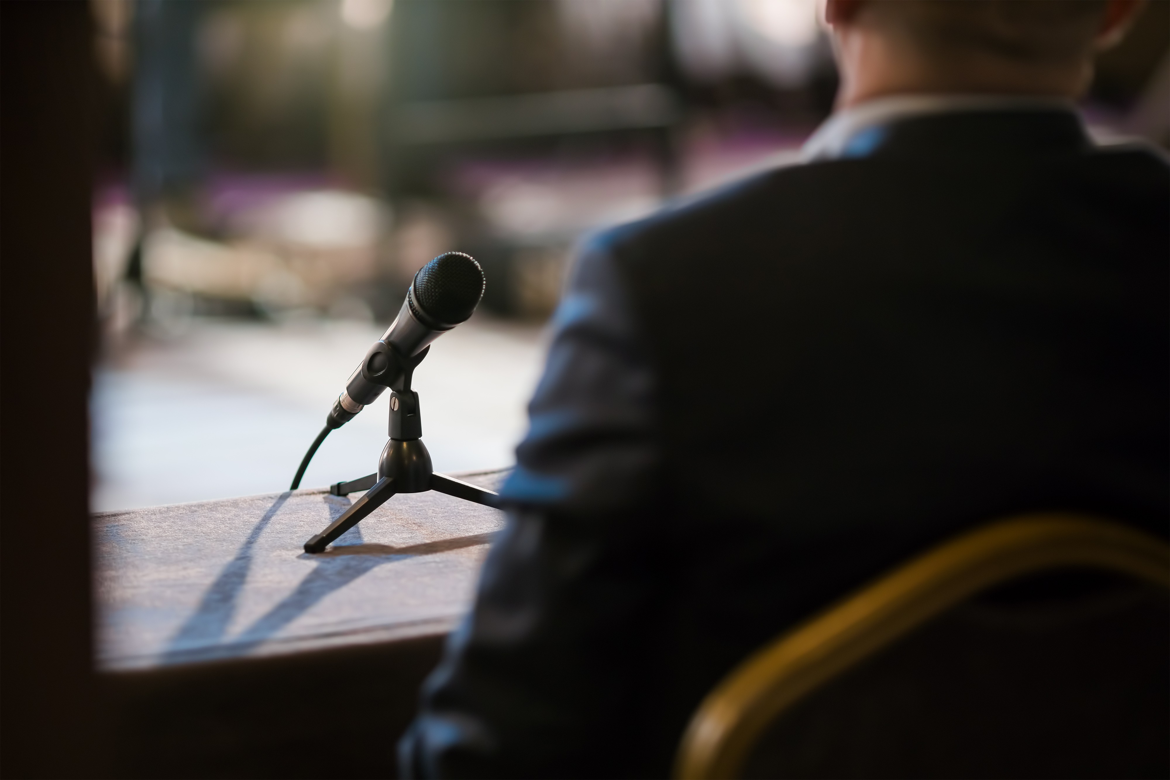 Forensic expert providing courtroom testimony