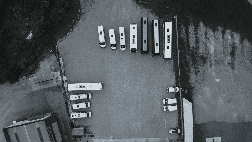 bus e transfer parcheggiati