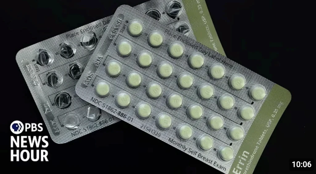 woman in black half-sleeved shirt sitting while facing woman and smiling