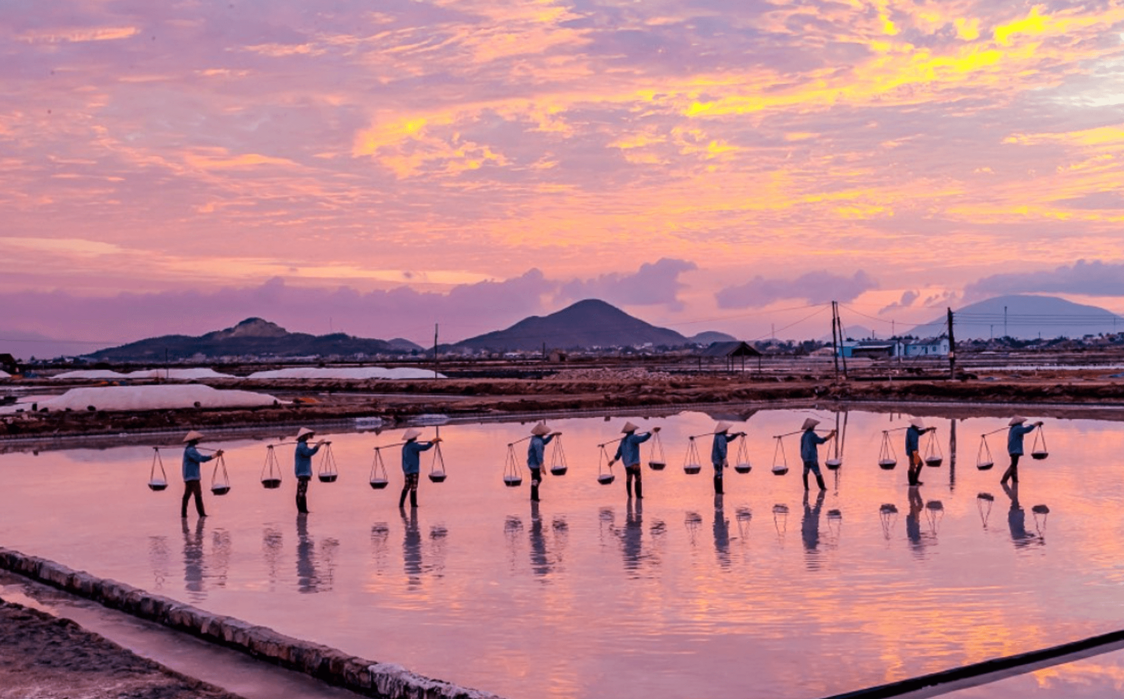 How to go to Honkoi Salt Flats