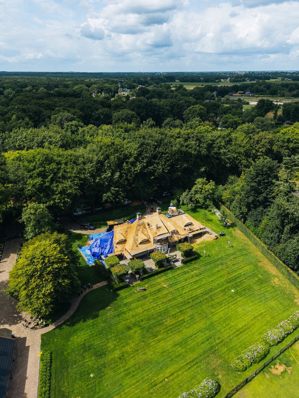 Dakrenovatie door Rietdekkersbedrijf Van Dijk Putten