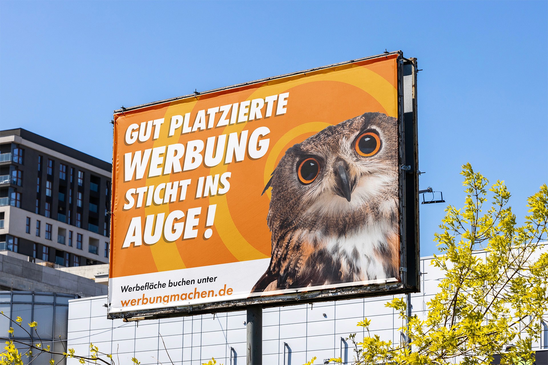 Finales Plakat Design mit Eulenmotiv als Mockup