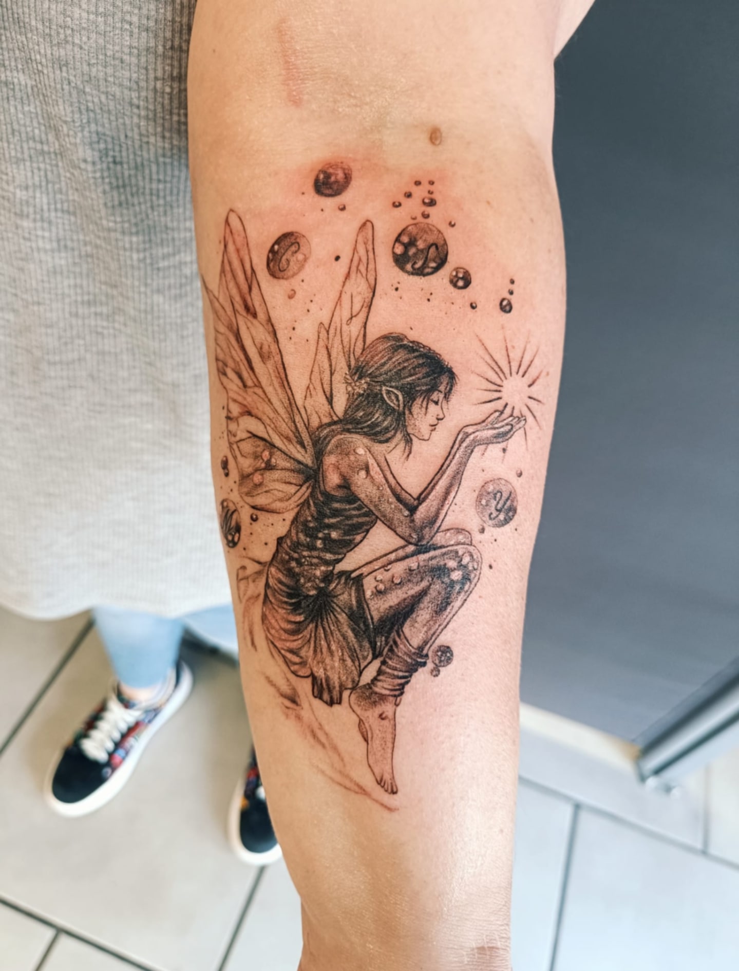 tatouage fée et planète 