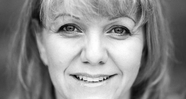 Alison Jiear joins the cast of the 3 Little Pigs.