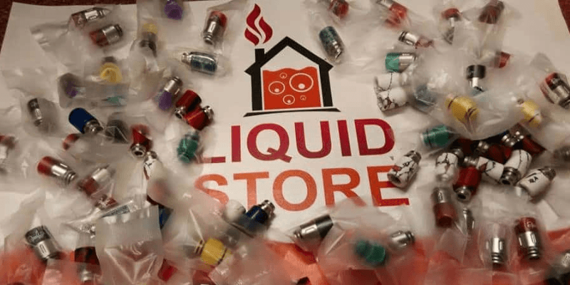 Koleksi vape di kedai Liquid Store, Malaysia.