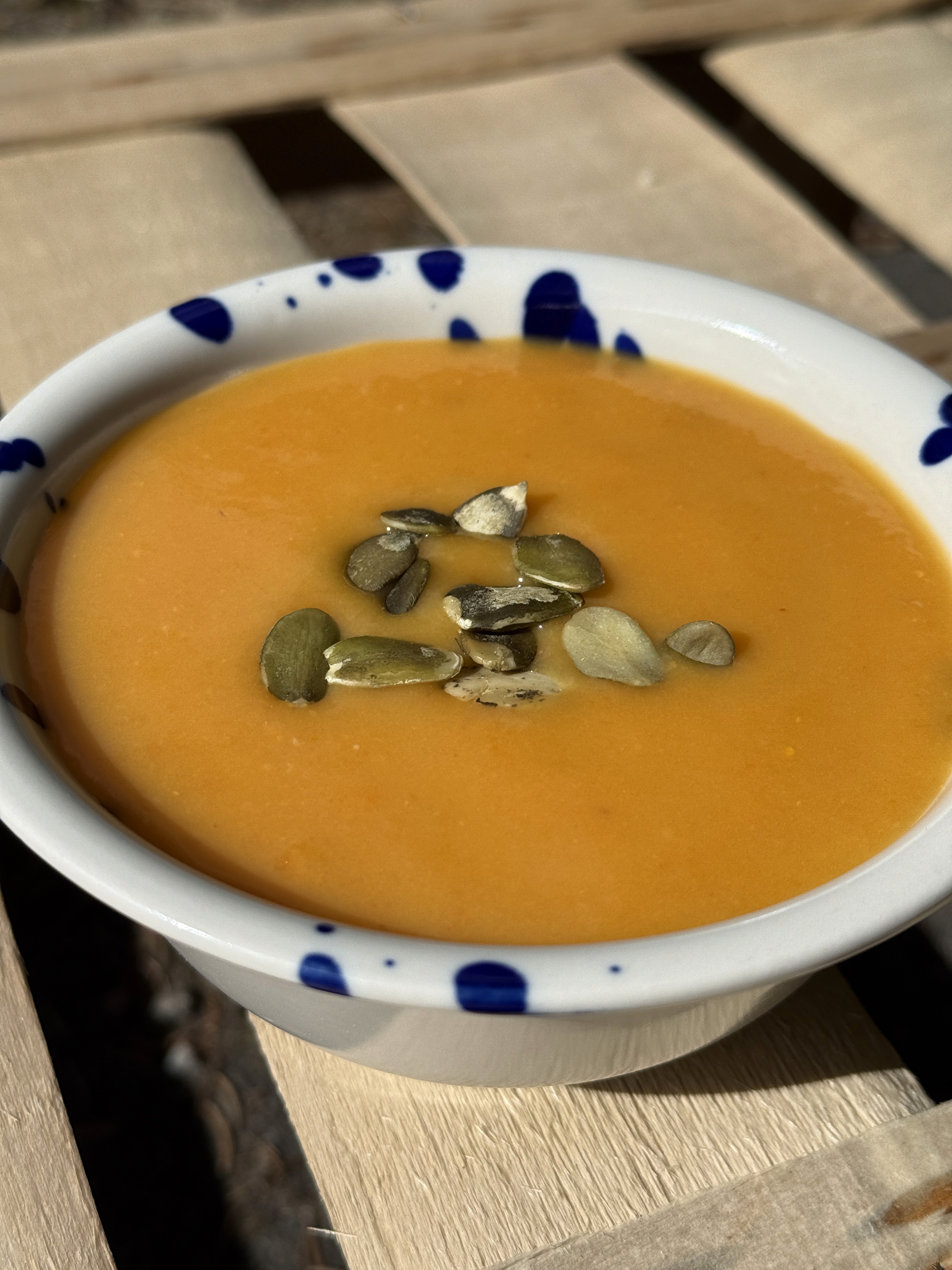 Dieta pudełkowa prosto z Bydgoszczy dostarcza smaczną i zbilansowaną dietę pudełkową w przystępnych cenach. Jeśli szukasz zdrowego i taniego cateringu dietetycznego, nasza dieta pudełkowa Bydgoszcz to idealne rozwiązanie. Catering dietetyczny z Bydgoszczy zapewnia świeże, wysokiej jakości posiłki, które łączą smak i wartość odżywczą w wyjątkowo atrakcyjnej cenie. Postaw na dietę pudełkową Bydgoszcz, aby cieszyć się wygodą i najlepszym stosunkiem jakości do ceny na rynku. Catering dietetyczny w Bydgoszczy to doskonały wybór dla każdego, kto chce zdrowo jeść bez konieczności samodzielnego gotowania, wybierając tanie i sprawdzone rozwiązania.