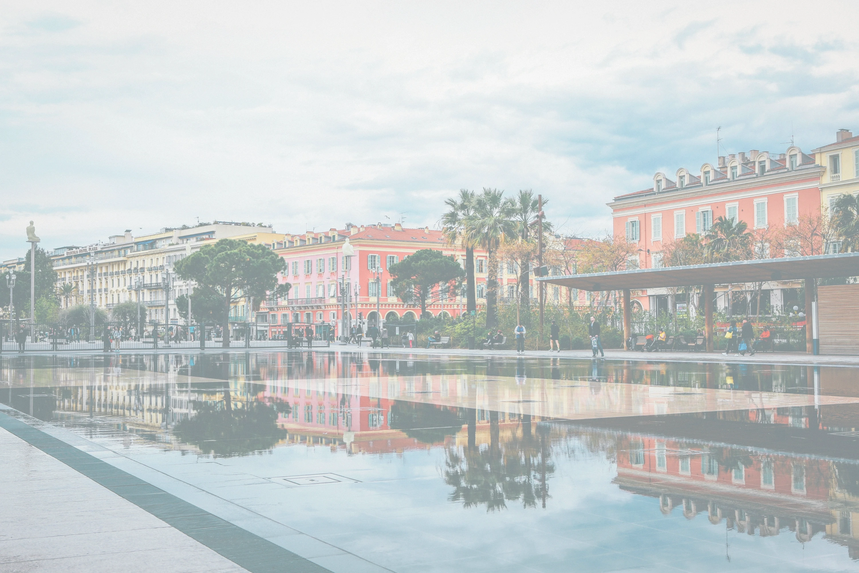 Vue de Nice et la Promenade des Anglais — peintre en bâtiment