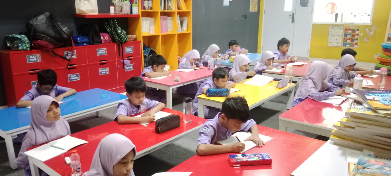Anak-anak belajar bersama