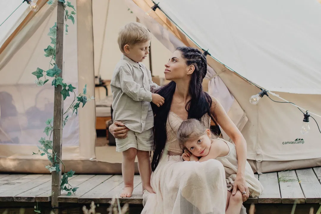 caroline with her kids