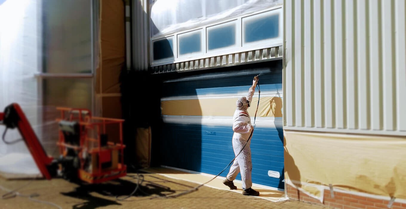 Verfspuiter met roldeur