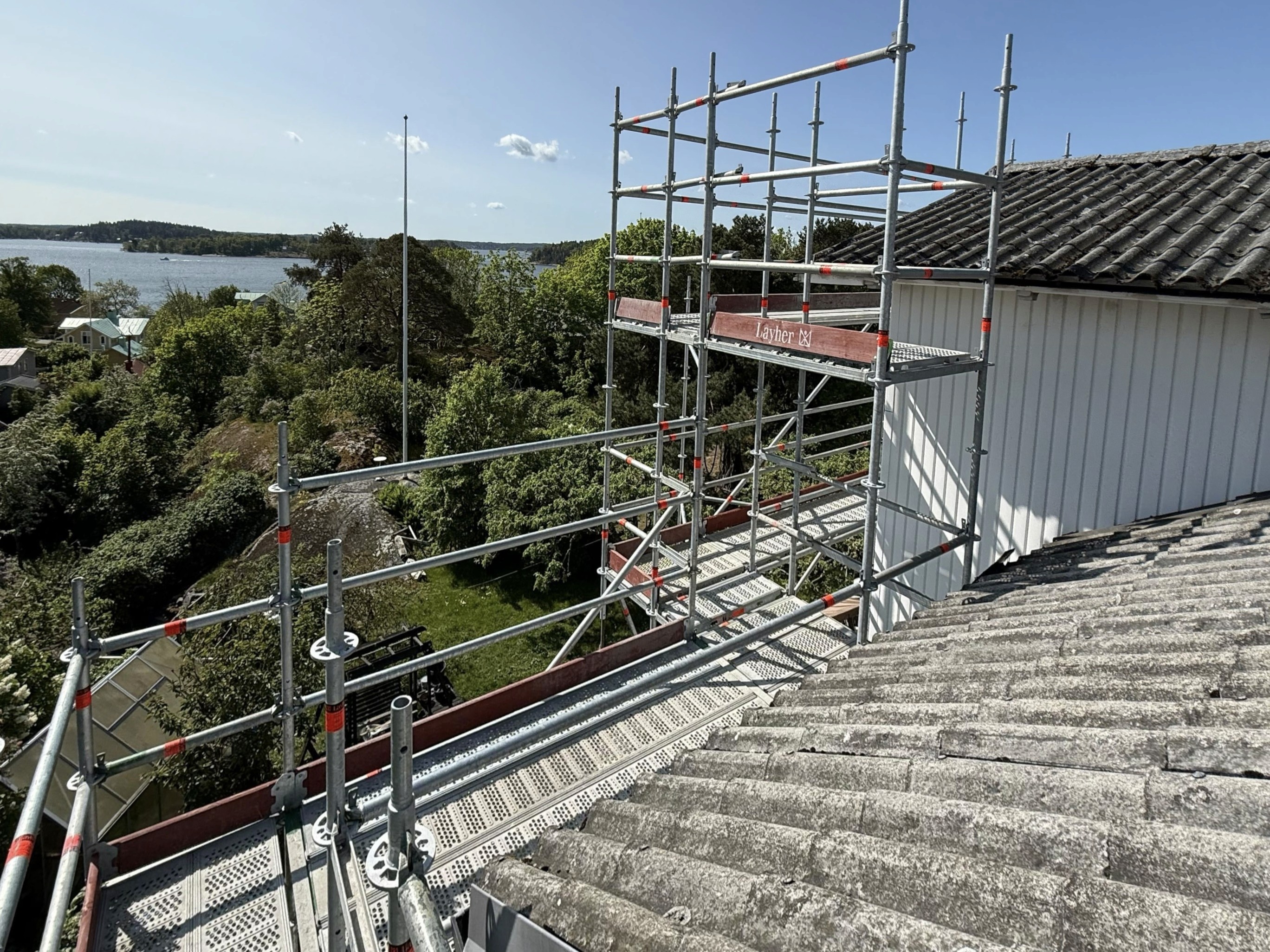 Byggnadsställning på lägenhetshus på Kungsholmen
