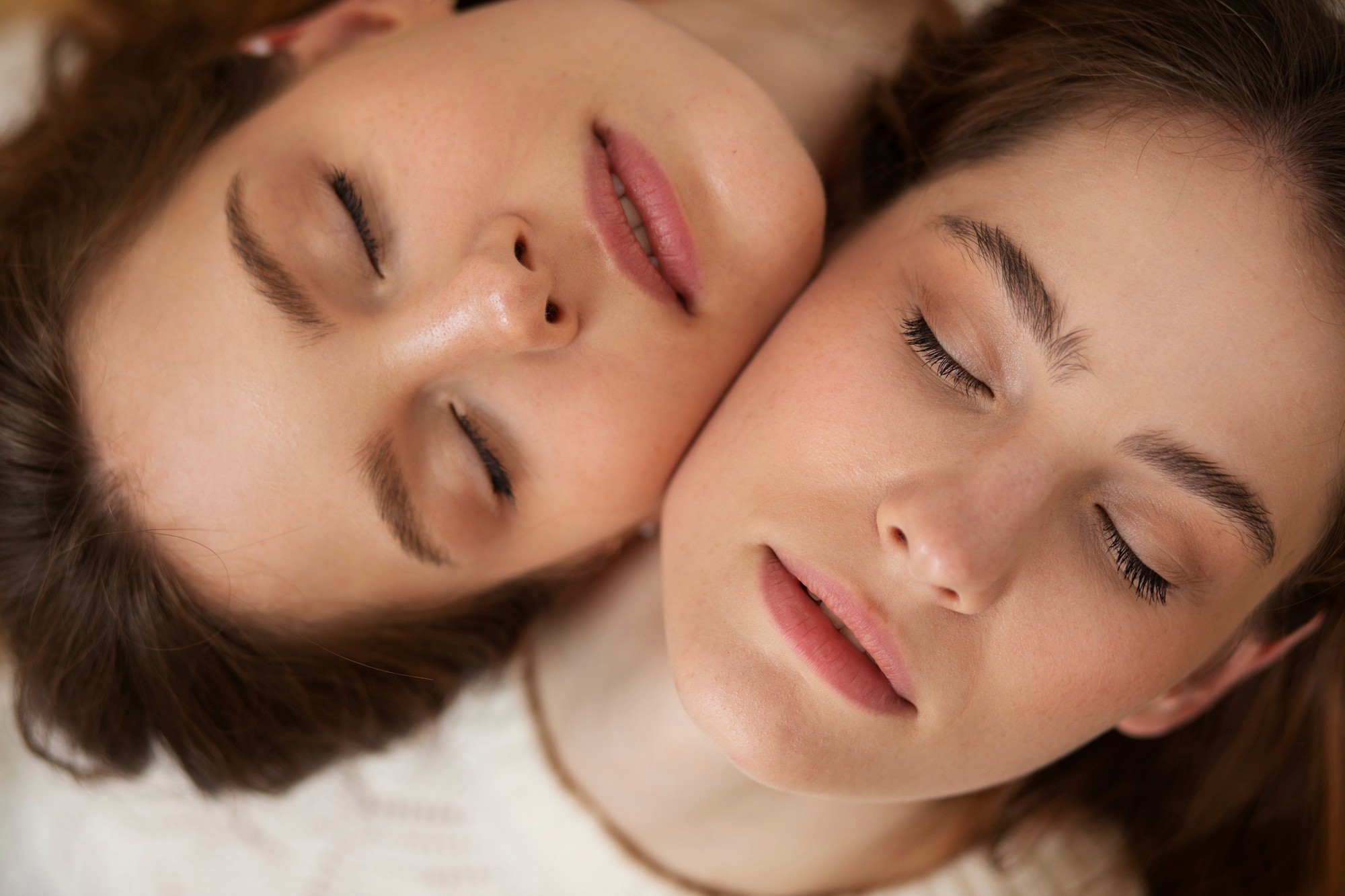 Warm vs. Cool Eyebrow Shades – How to Choose the Perfect Tone