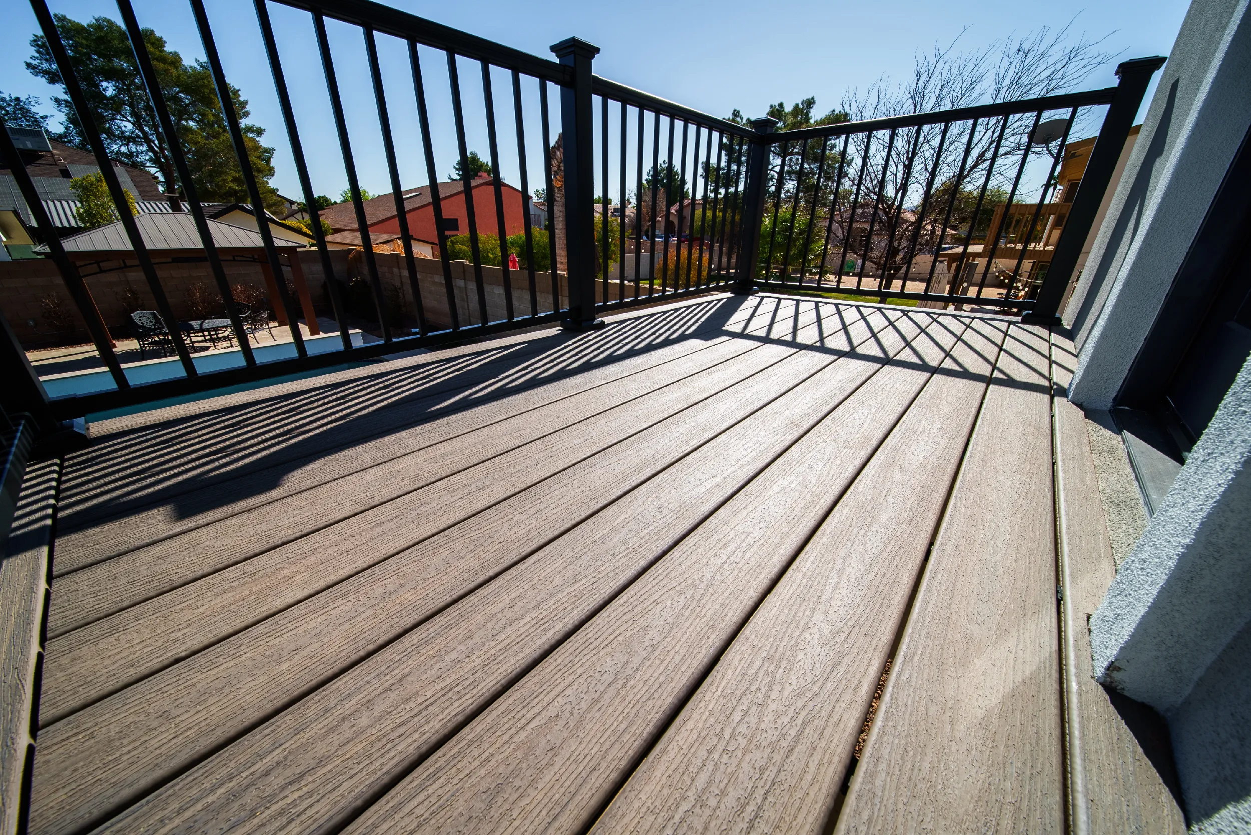 HBC Desks – A Sleek & Modern Second-Story Escape with Trex Enhance decking