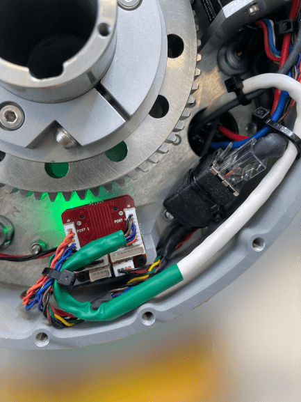 GigaBlox Nano integrated inside the JettyRobot hub, ports wired between the drive electronics